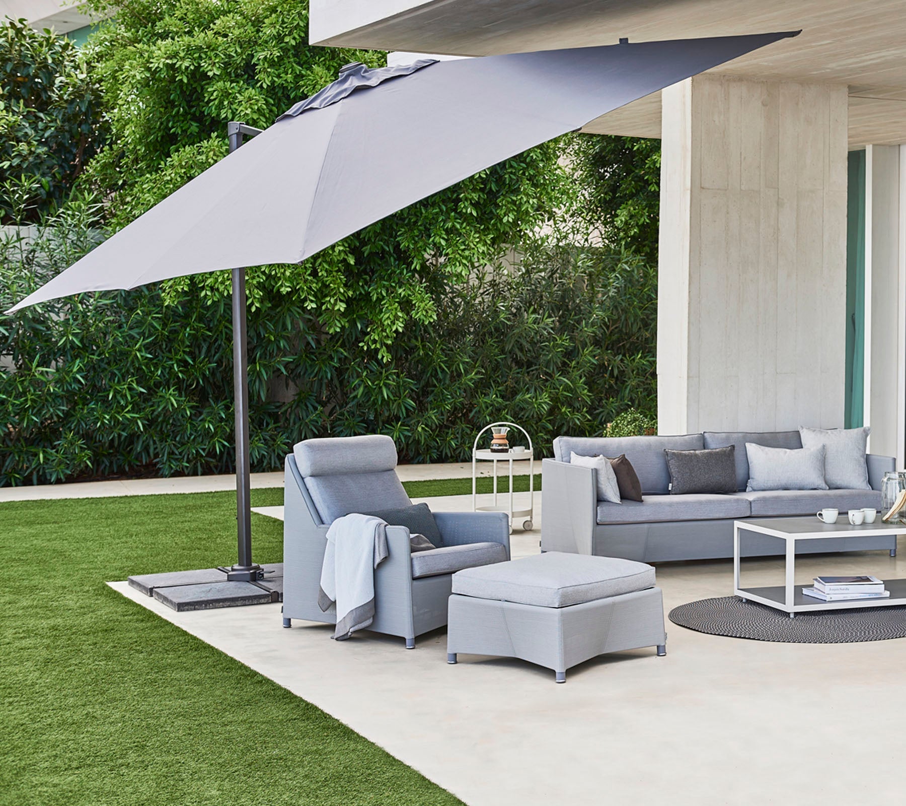 Hyde Luxe Tilt Cantilever Parasol 3x3m