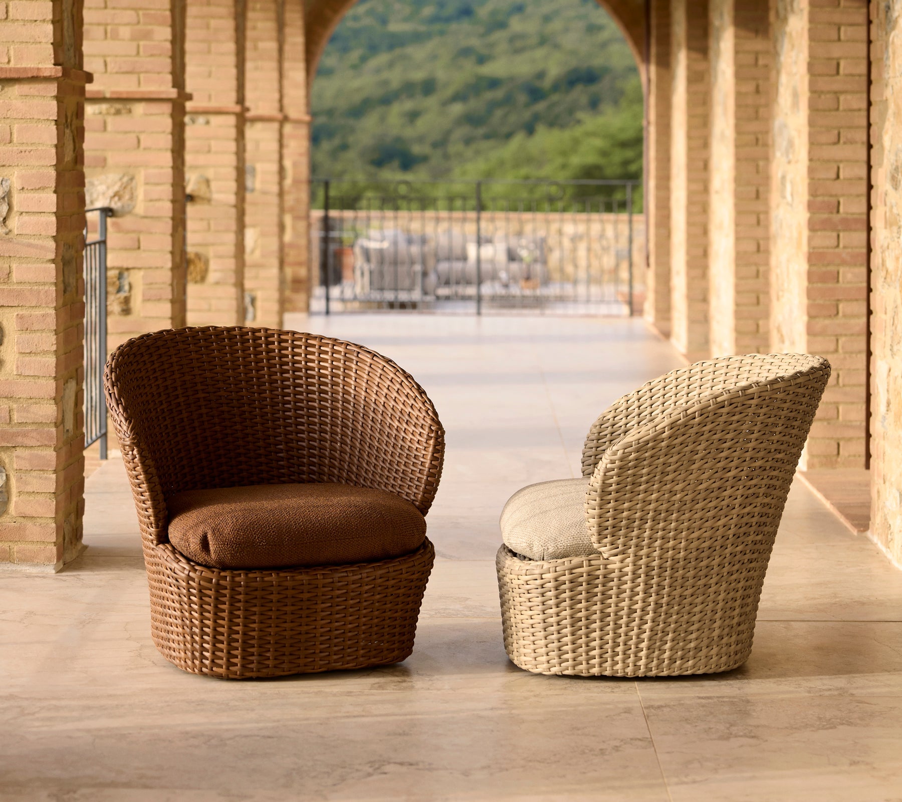 Swivel Outdoor Lounge Chair Woven